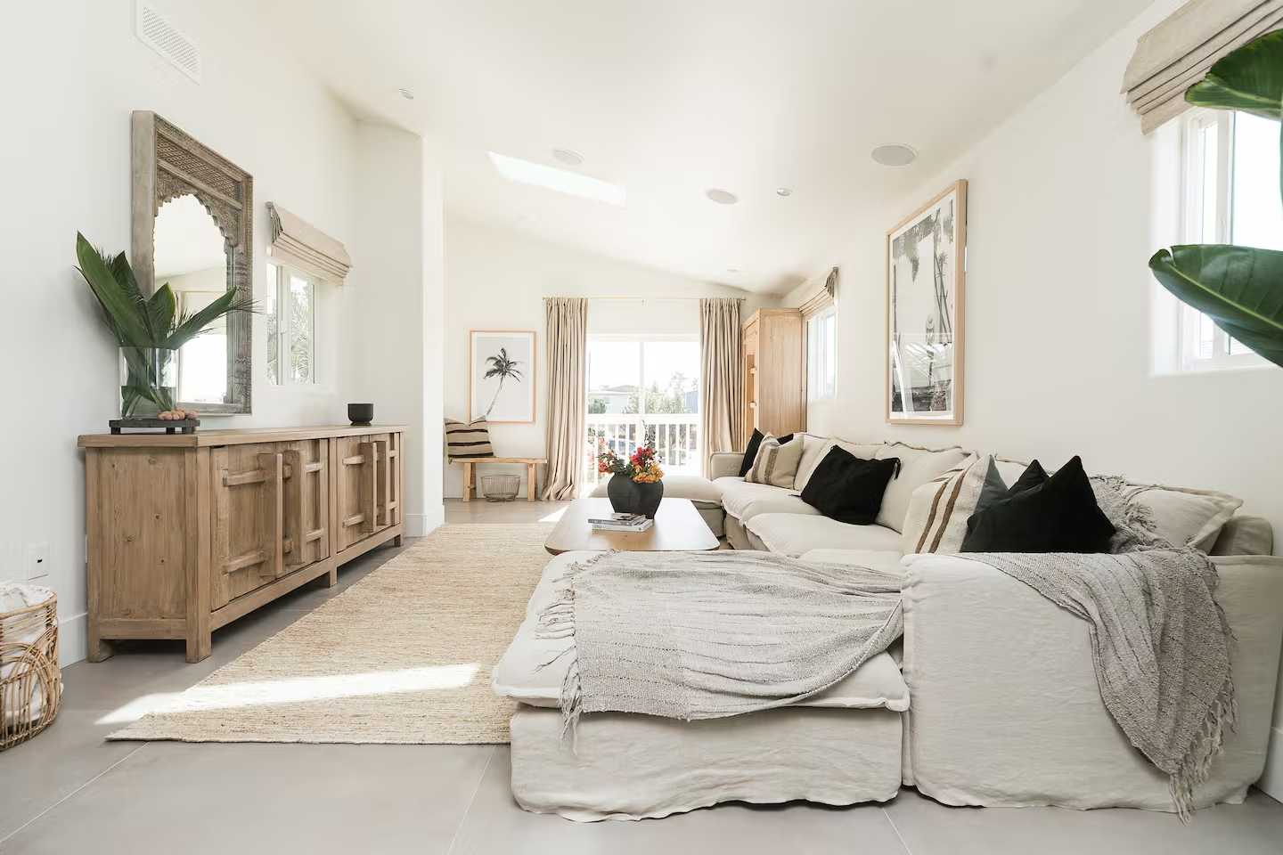 Chestnut By the Sea living room photo 4